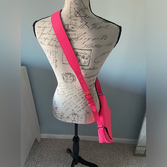 Burberry calfskin smooth grain small Burleigh crossbody bag in neon pink - Picture 4 of 16